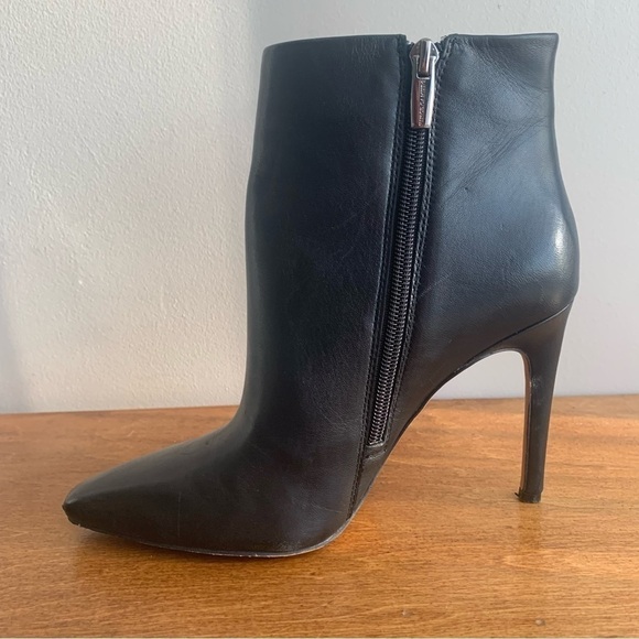 Vince CAMUTO Feninda Black Leather Point Toe Stiletto Bootie - Picture 10 of 16